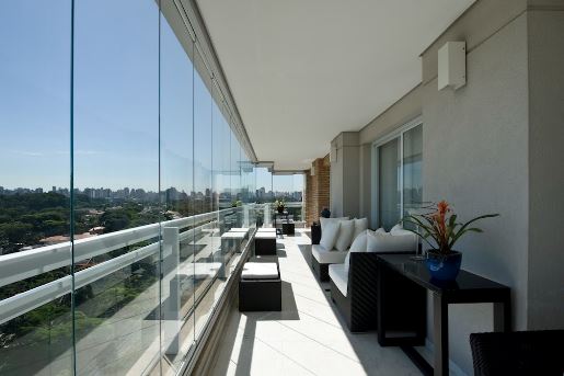 Instalación de cortinas de cristal