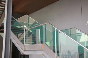 Qué cristal se utiliza en una barandilla de cristal